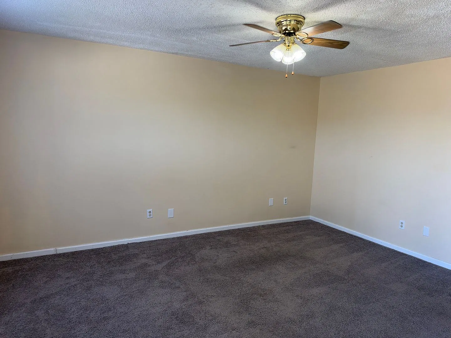 2550 Barnesdale Way — Photo 2