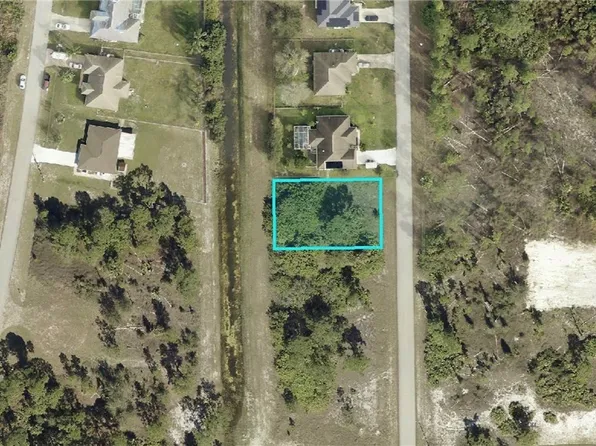 526 Beach Ave S, Lehigh Acres, FL 33974