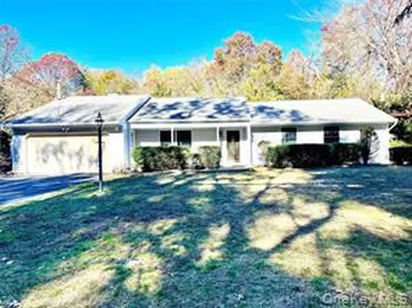 219 Lower Sheep Pasture Rd, East Setauket, NY 11733