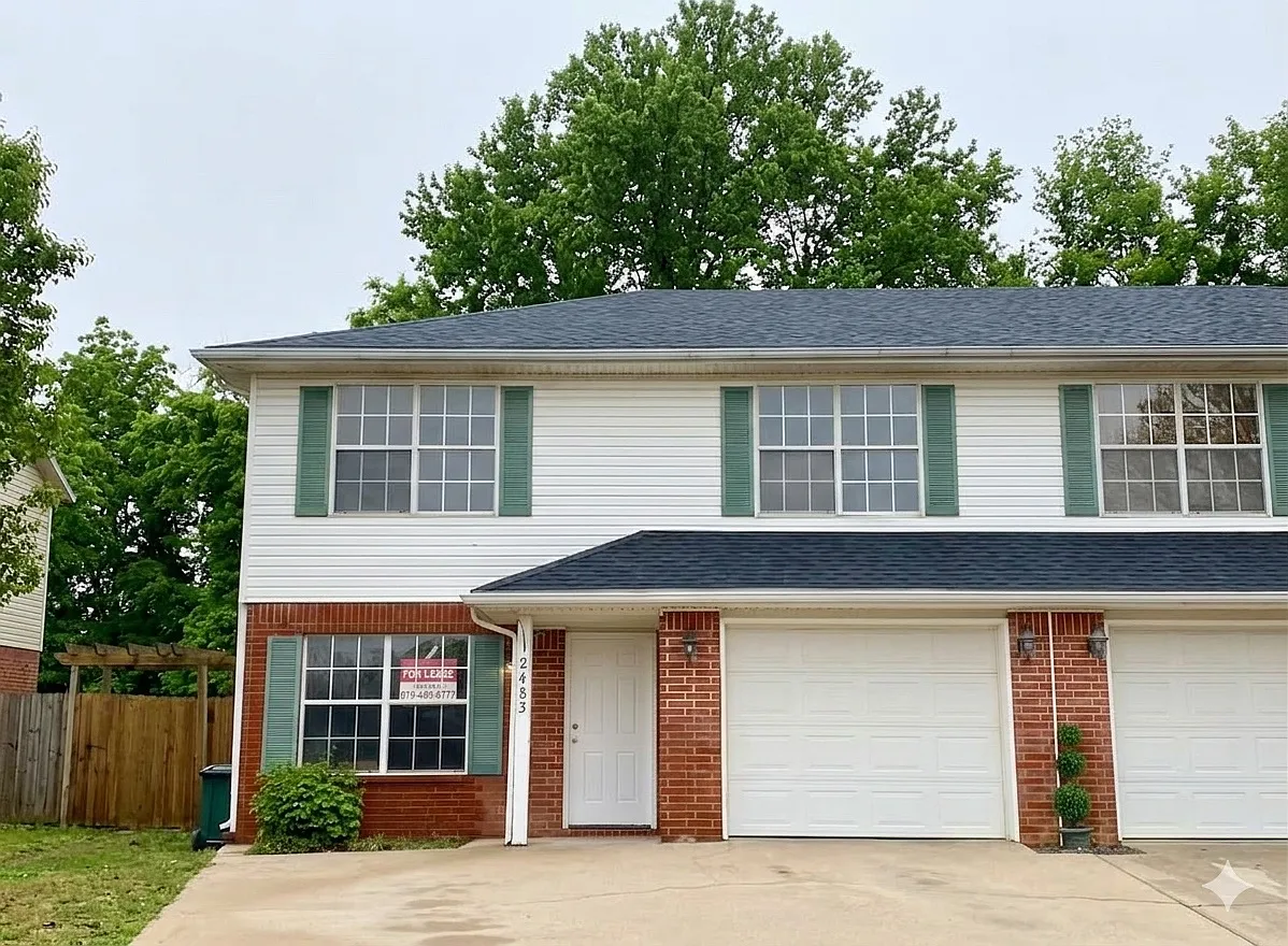 3 bed, 2.5 bath, 1400 sqft, $1,500 — Photo 1