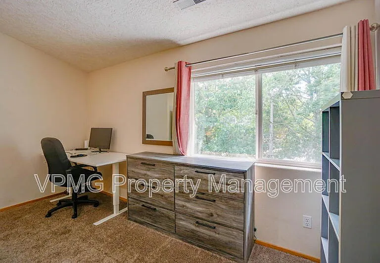 17301 SE 24th St — Photo 32