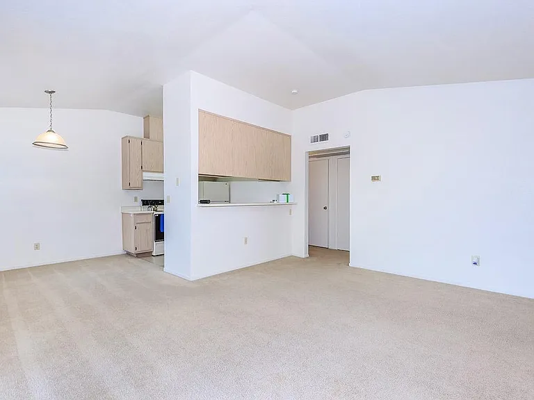 5150 N Valentine Ave — Photo 23