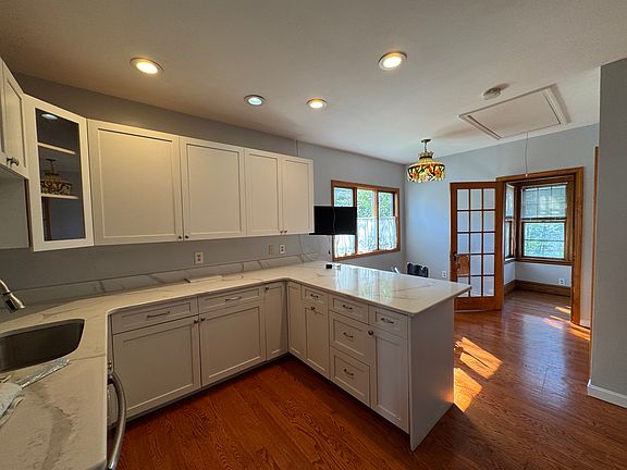 4th image of 19-21 Pearl Ave #1
