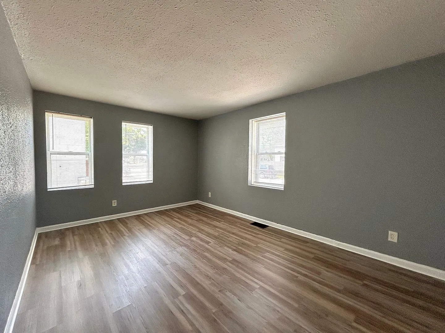 1 bed, 1.0 bath, $725 — Photo 3