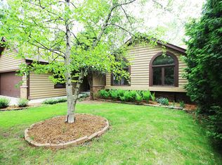 4435 N 106th St, Wauwatosa, WI 53225