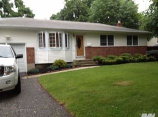 10 Dressler Rd, Greenlawn, NY 11740