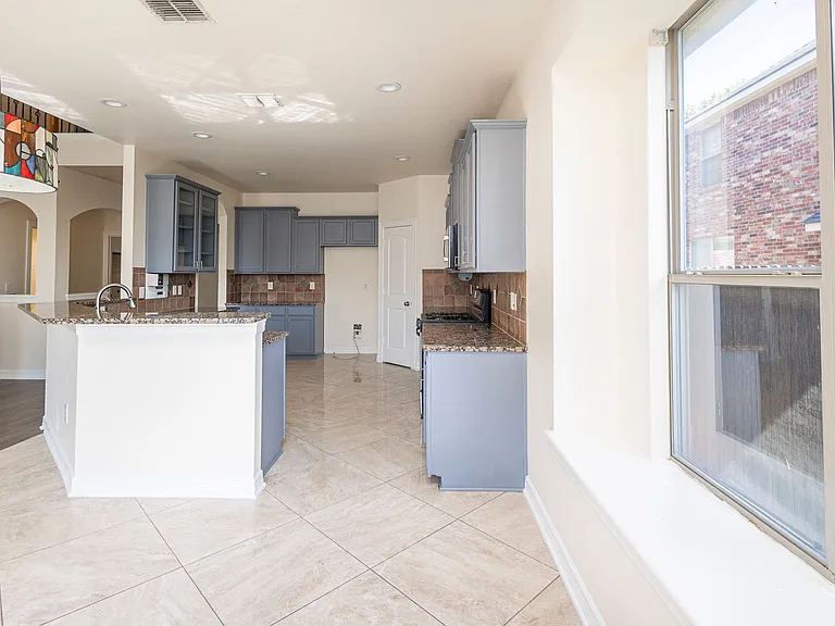 2905 Preston Ln — Photo 32