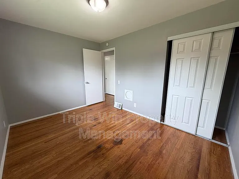 10319 Varnum Dr — Photo 16