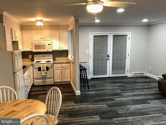 3rd image of 322 Sunset Dr Unit 5