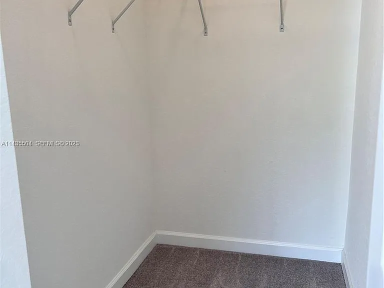 925 NE 211th St — Photo 15
