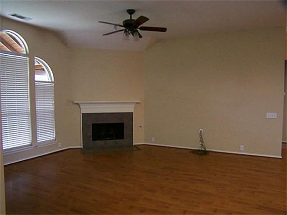 4th image of 2212 Tralee Cir