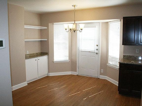 Breakfast Nook with bay windo