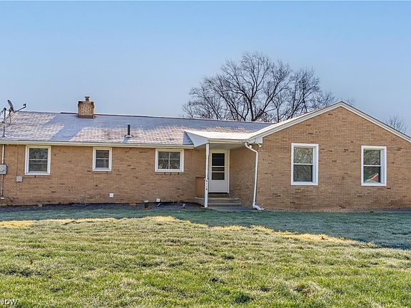 2nd image of 6116 Melody Rd NE