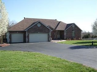 1818 W Country Hill Ln, Nixa, MO 65714