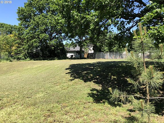 3rd image of 11000 NE 46th St