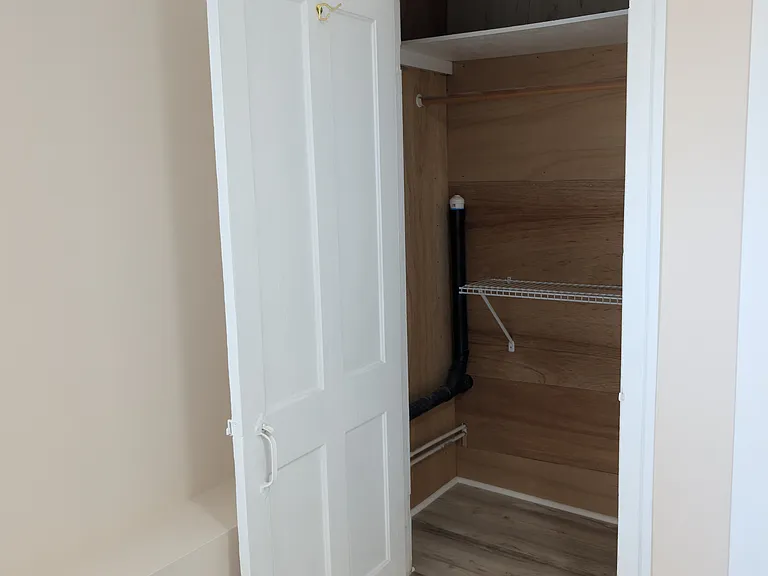 Closet in bedroom 1