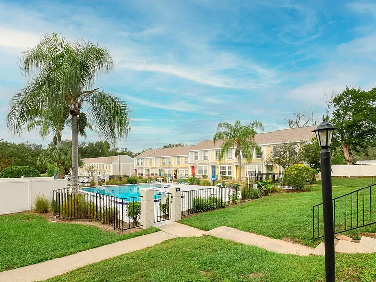 13545 Embassy Park Ct #13545 — Photo 33