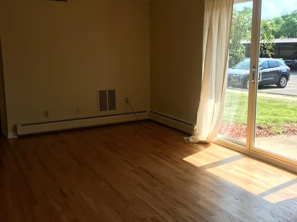 1221 Island Dr APT 104, Ann Arbor, MI 48105