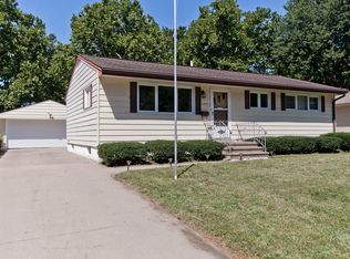 2442 Lauren Dr SW, Cedar Rapids, IA 52404
