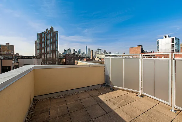 Rented by CORE | media 32