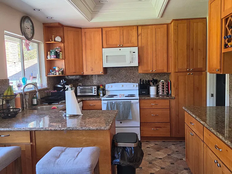 708 Fleming Ave E — Photo 3