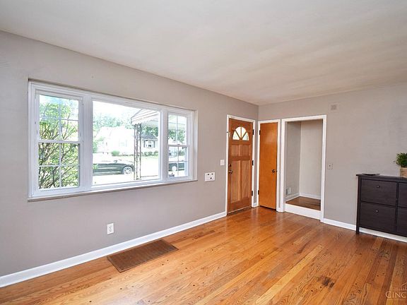 4th image of 5679 Surrey Ave