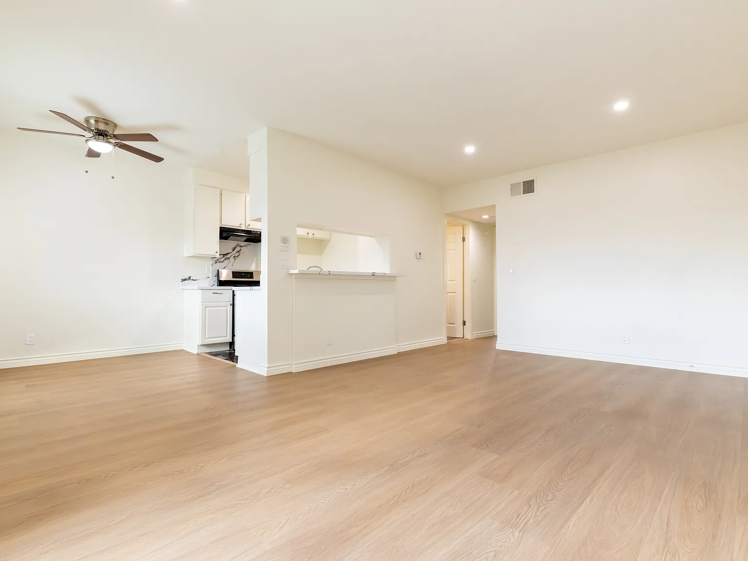 2 bed, 802 sqft, $2,600 — Photo 2