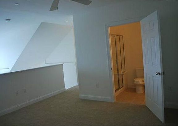4th image of 360-307 S Elm St