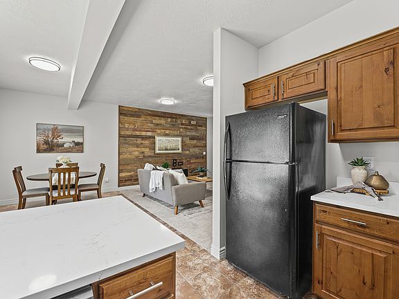 5th image of 1944 N Hollow Ct