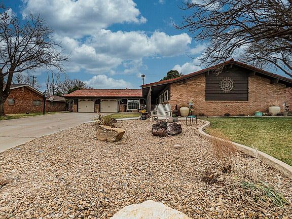 2nd image of 210 Comanche Trl