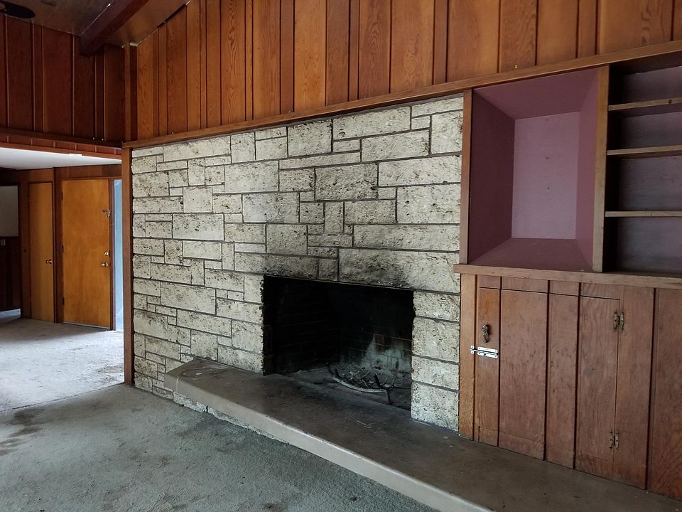 2nd image of 2460 Fern St