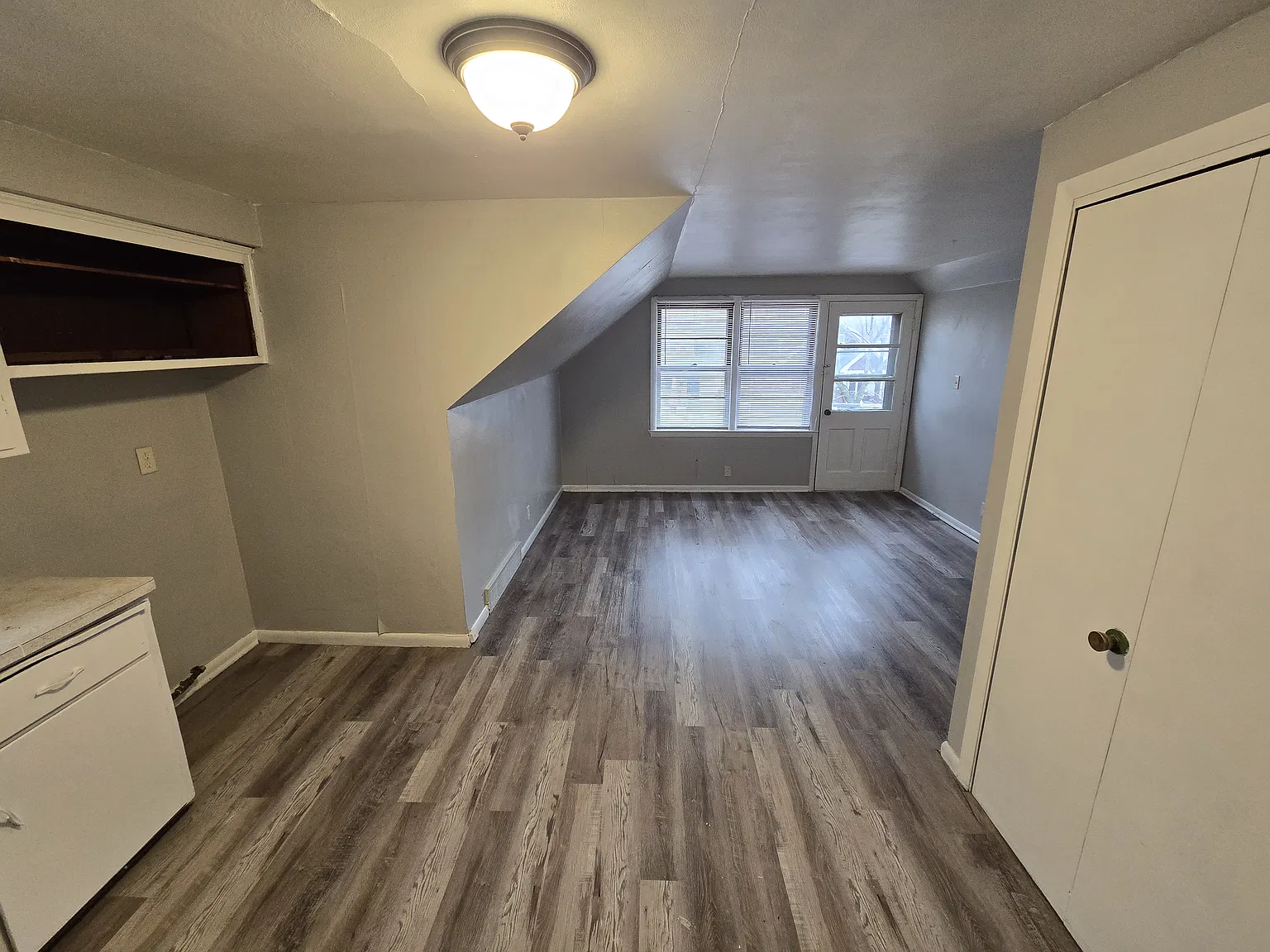 2 bed, $1,000 — Photo 3