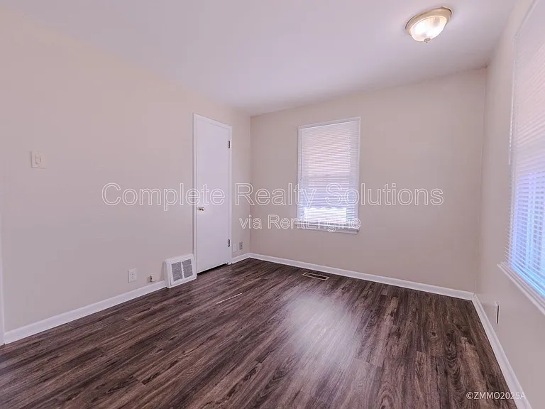 10200 Tappan Dr — Photo 8