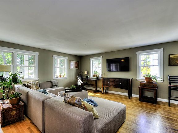 4th image of 142-146 Cabot St #2