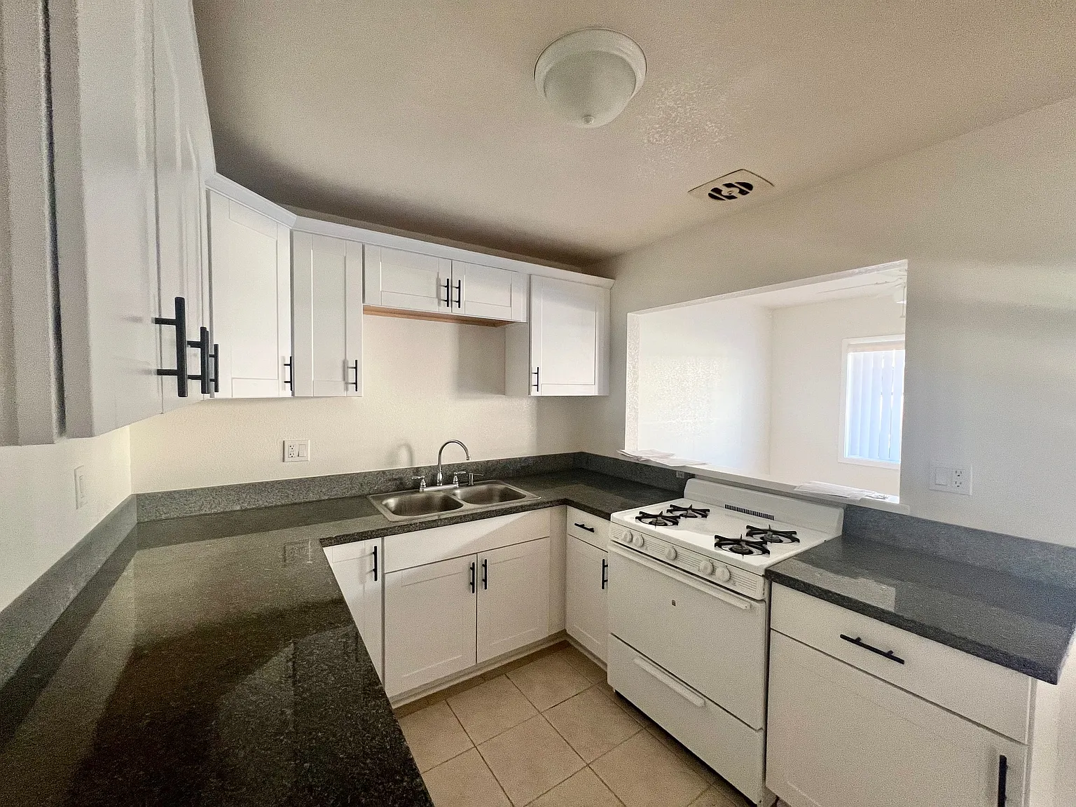 2 bed, 800 sqft, $2,500 — Photo 4