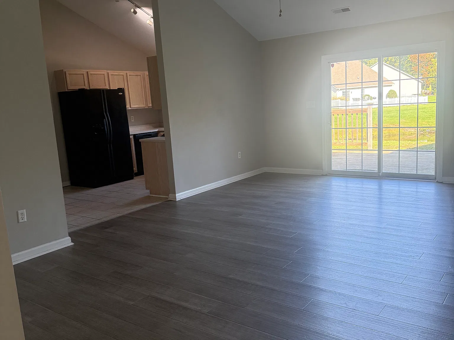 Mae Cir, Carmel — Photo 3