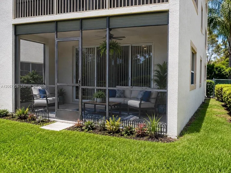 550 SW 137th Ave #101L — Photo 7