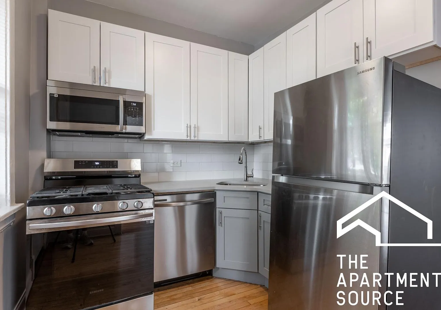 3 bed, 1200 sqft, $2,400 — Photo 1