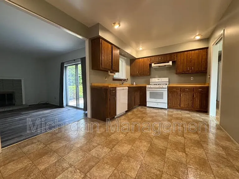 11219 Morgan Ave — Photo 8