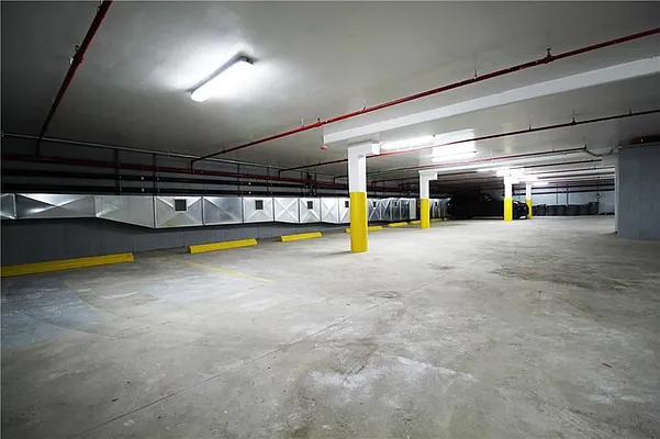 Sold by Momentum Real Estate LLC | media 6