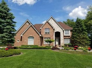 1445 Wood Trl, Oxford, MI