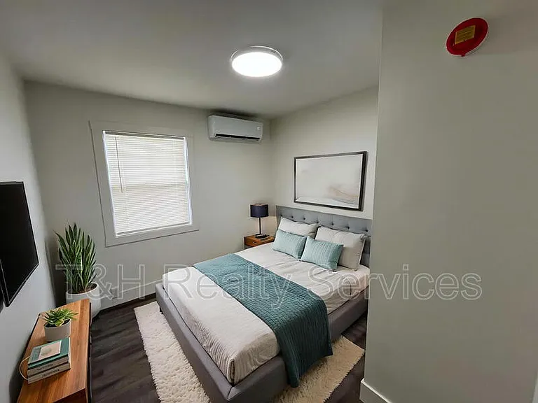 1124 S East St — Photo 6