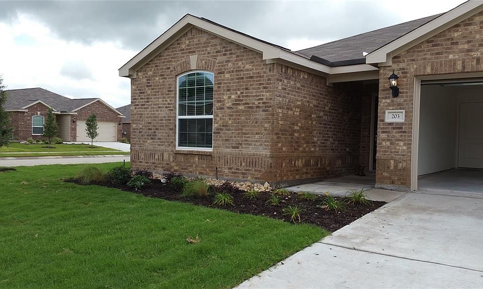 1st image of 203 Magnolia Dr