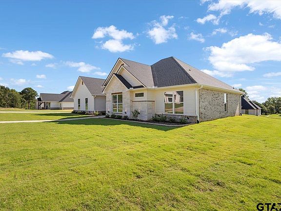 3rd image of 17265 Woodcrest Cir