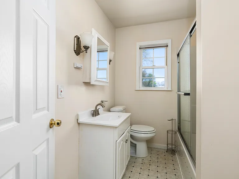 320 W 5th St #2 — Photo 13