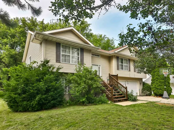 110 Liverpool Dr SE, Poplar Grove, IL 61065