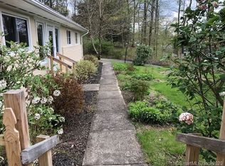 39 Old Middle Rd, Brookfield, CT 06804