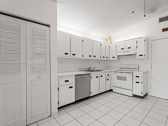 3rd image of 15332 SW 57th St