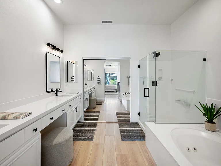 143 E Kavenish Dr — Photo 14