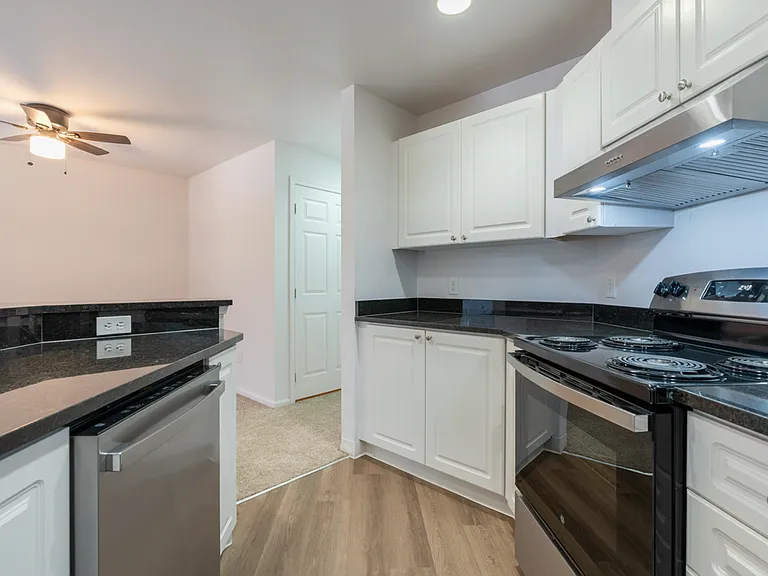 Bellevue Heights Apartments — Photo 15